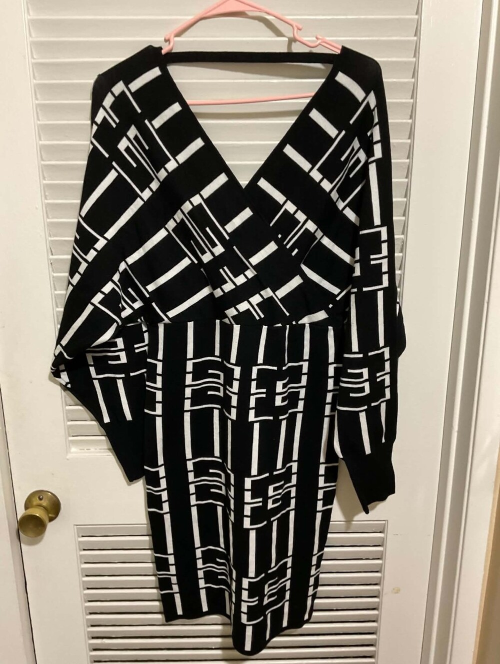 Black & White Geometric V-Neck Women's Dress